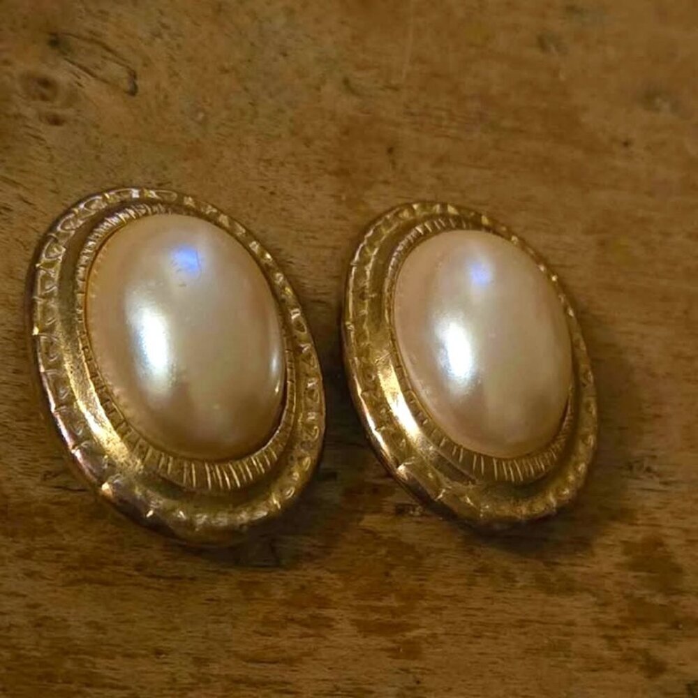 ✨️Vintage✨️ 1980s Pearl Style Gold Tone Shoe Clips